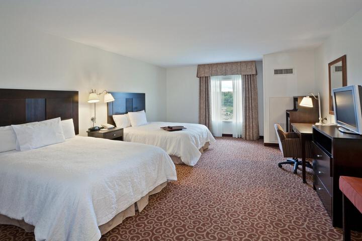 2 Queen Beds (7 of 7)