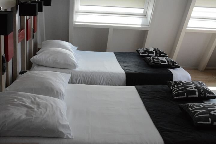 Room 4 of 48