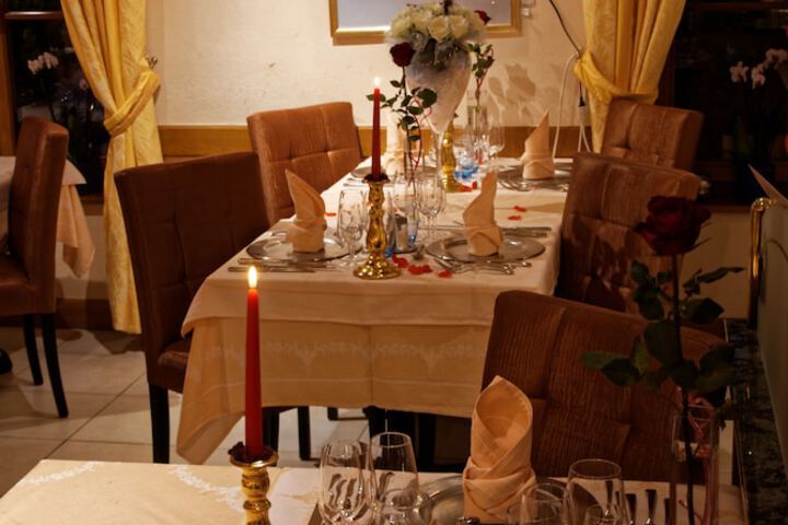 Dining 35 of 61