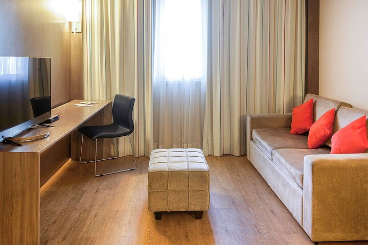 Room 4 of 123