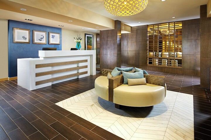 Lobby lounge