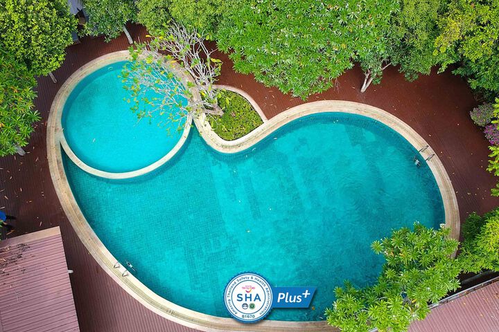 Pools & Facilities