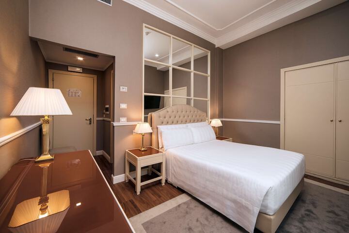 Room 26 of 179