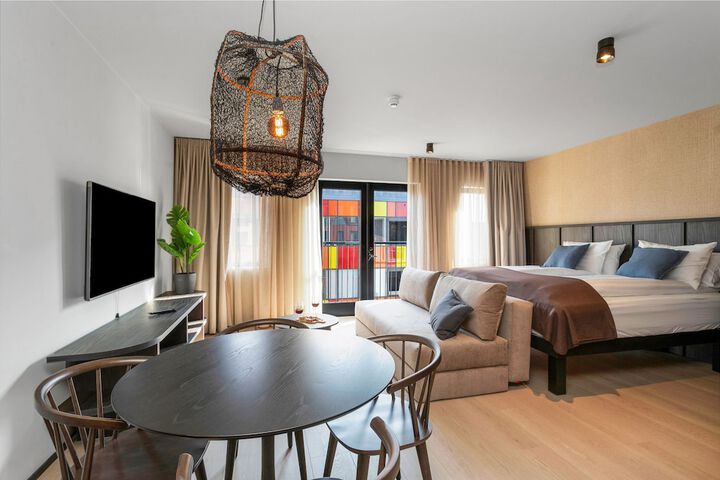 Room 15 of 48