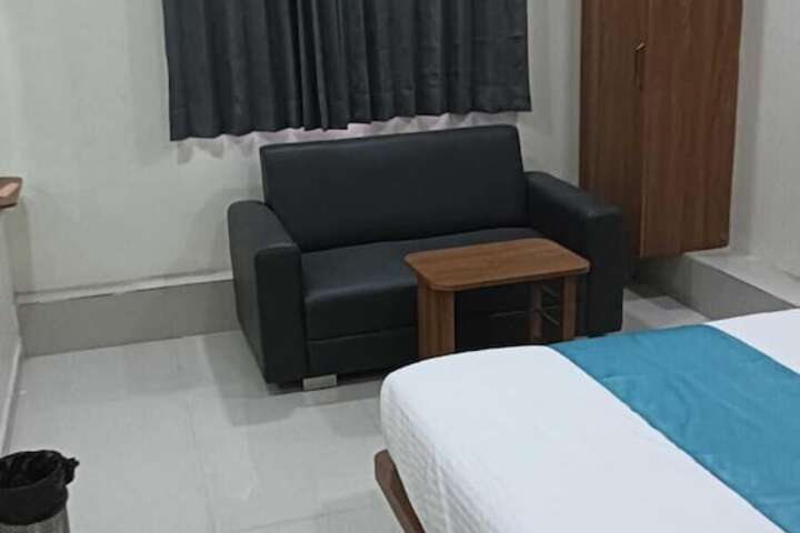 Room 9 of 20