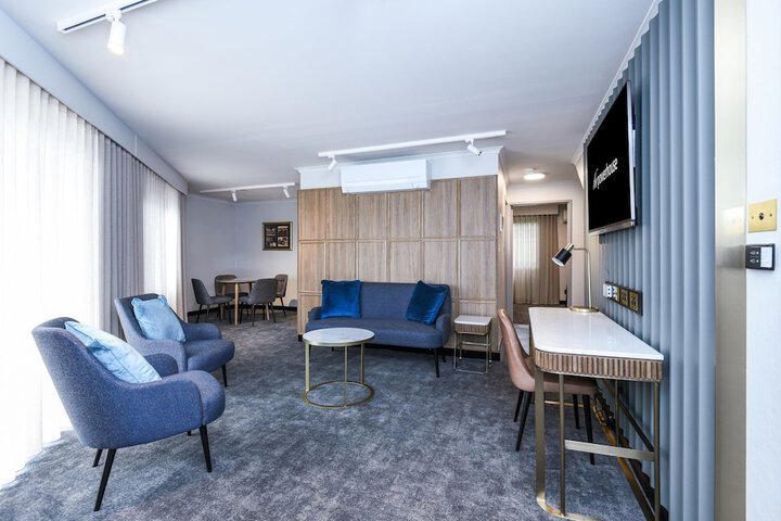 Room 34 of 301