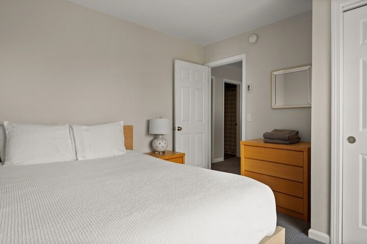 Room 6 of 141