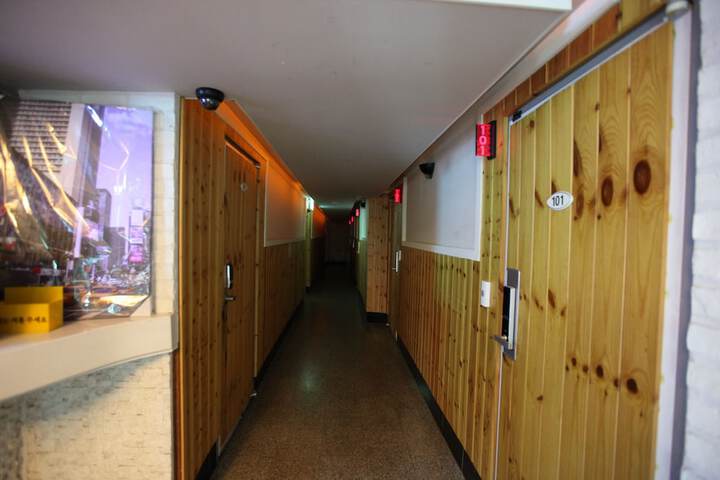 Ballroom/Hall 3 of 52