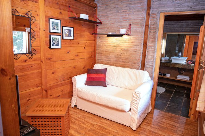 Room 4 of 20