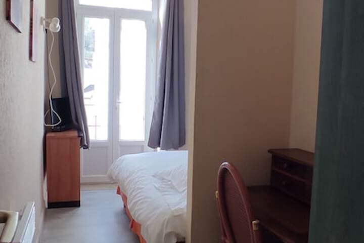 Room 7 of 25