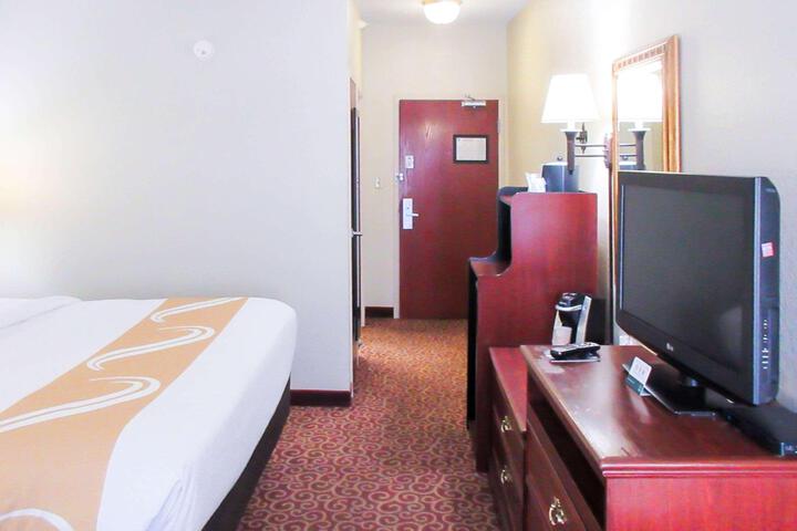 1 King Bed (2 of 10)