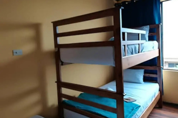 Room 6 of 18