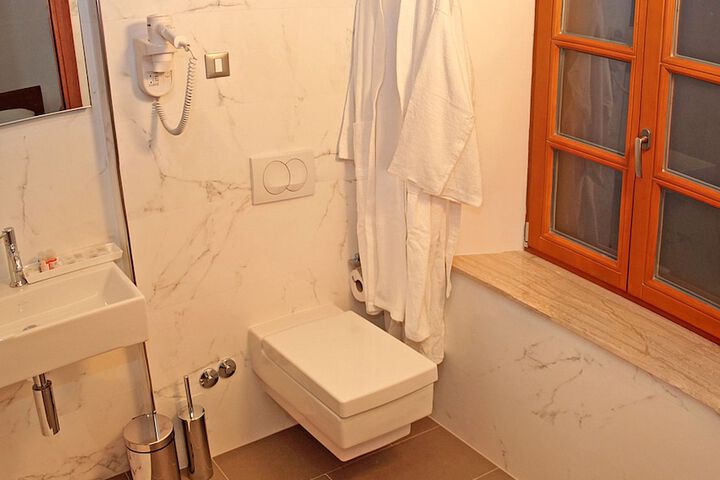 Room 65 of 79