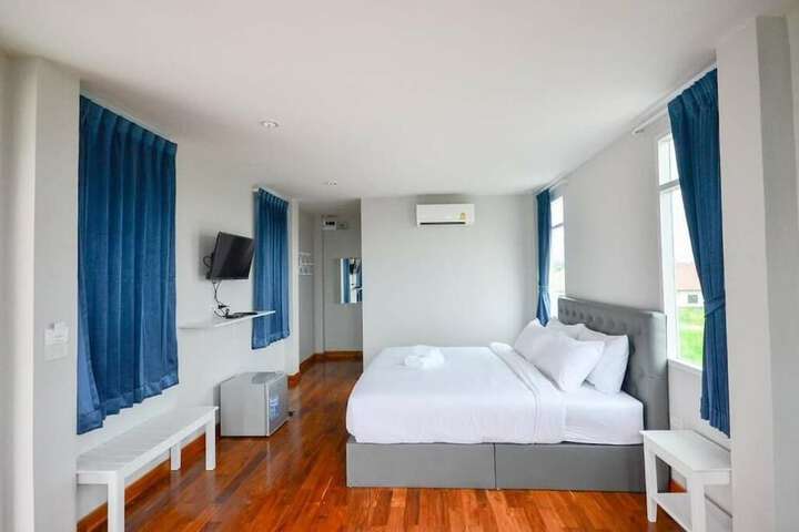 Room 4 of 38