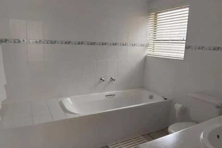 Room 4 of 11