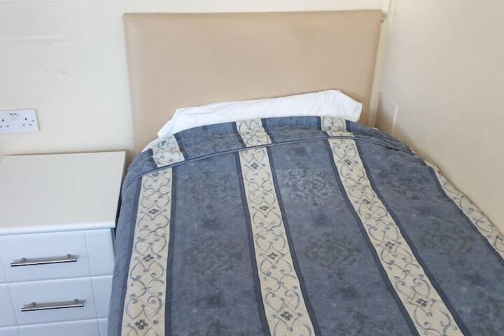 Room 2 of 10
