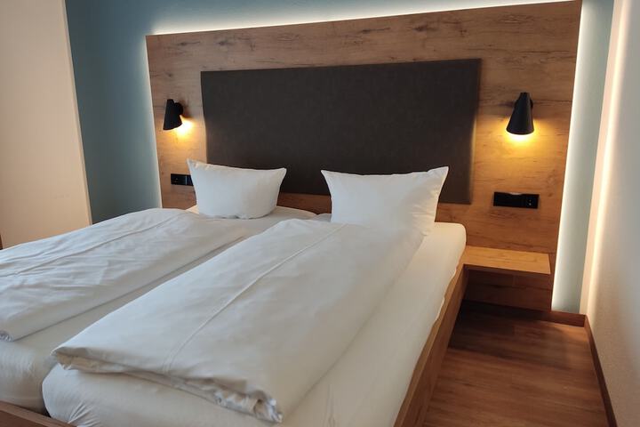 Room 13 of 42