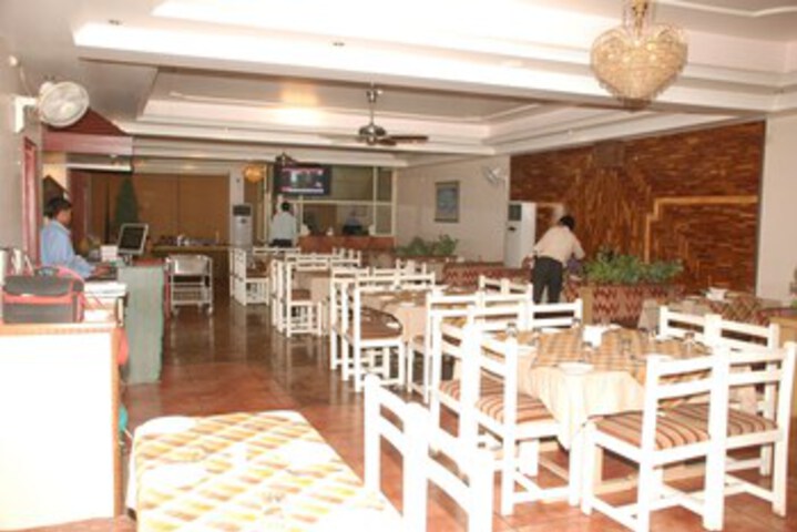 Dining 20 of 26