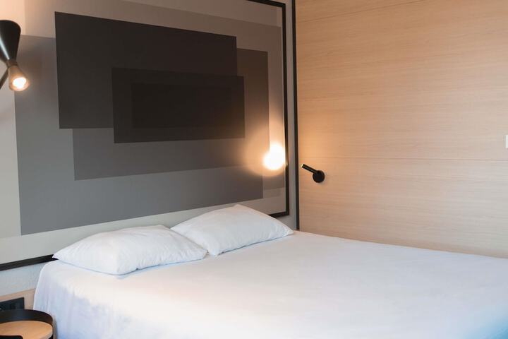 Room 22 of 102
