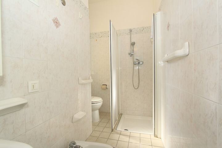Room 15 of 21