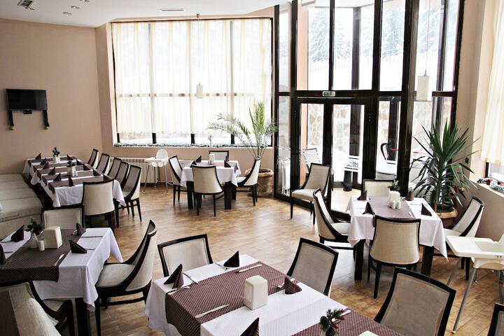 Dining 68 of 89