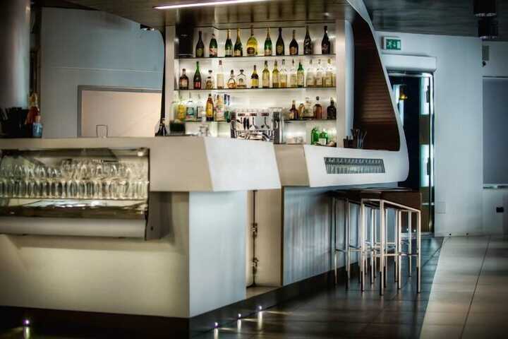 Lounge 63 of 83