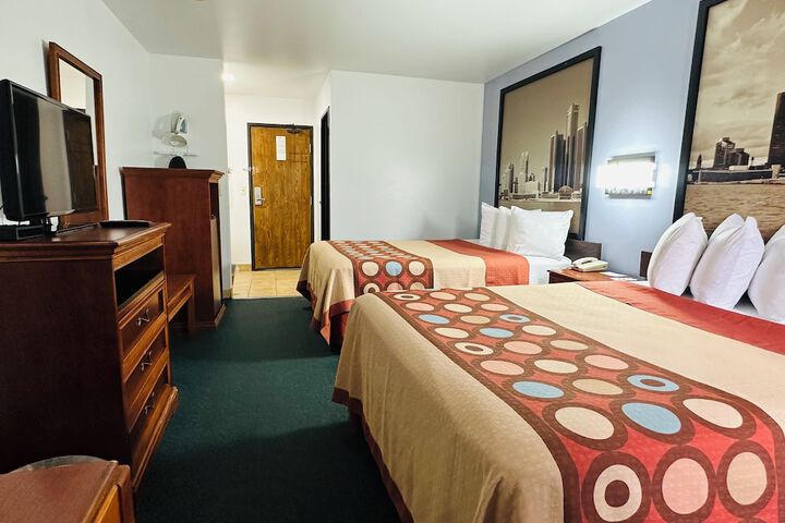 1 Queen Bed Accessible Room (5 of 13)