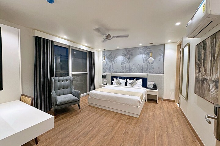 Room 12 of 76
