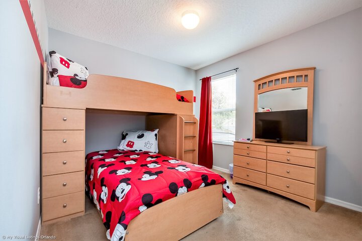 Room 32 of 87