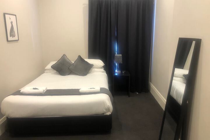 Room 5 of 11