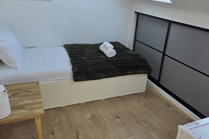 Room 12 of 104