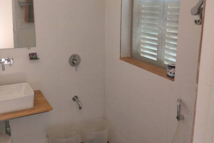 Room 118 of 233