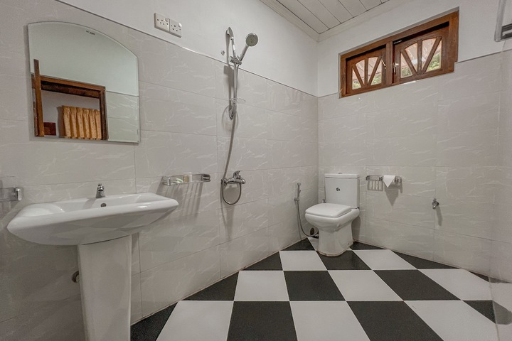 Room 14 of 16