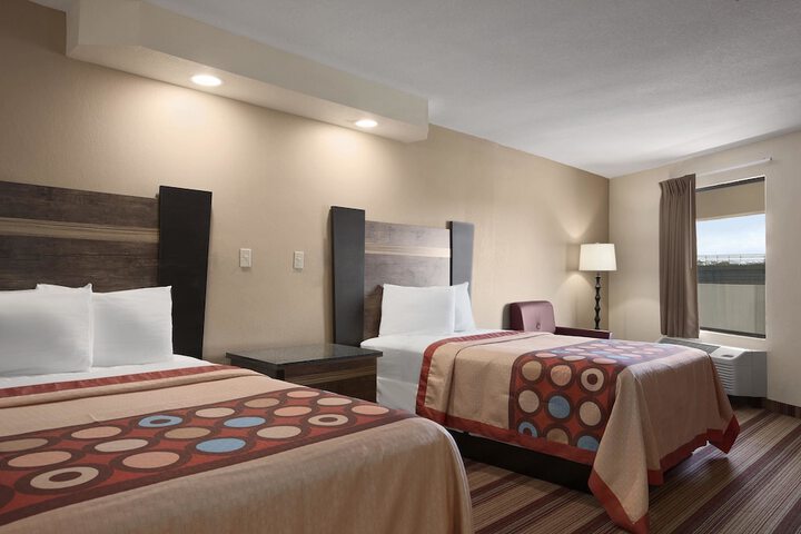 2 Double Beds (3 of 6)
