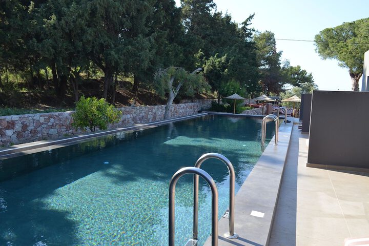 Pool 90 of 221