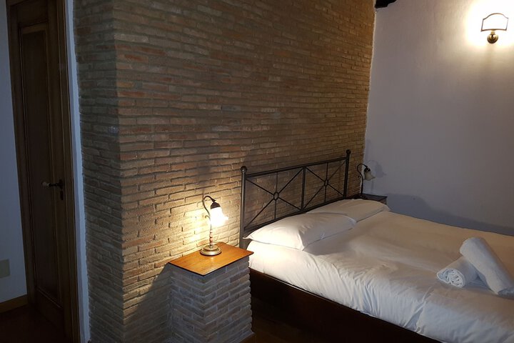 Room 3 of 44