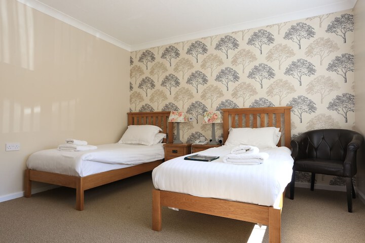 Room 12 of 136