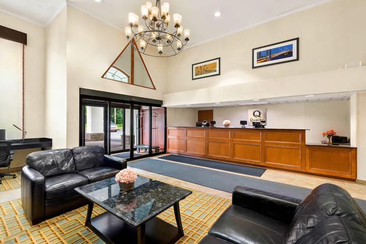 Entrance & Lobby