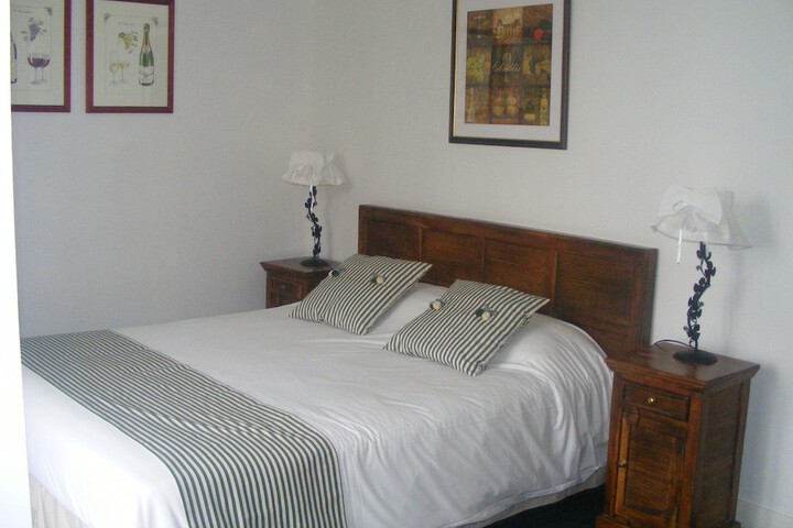 Room 2 of 62