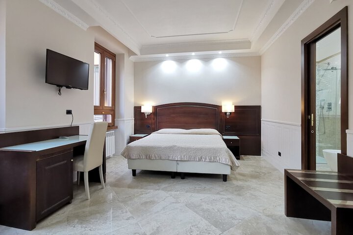 Room 8 of 34