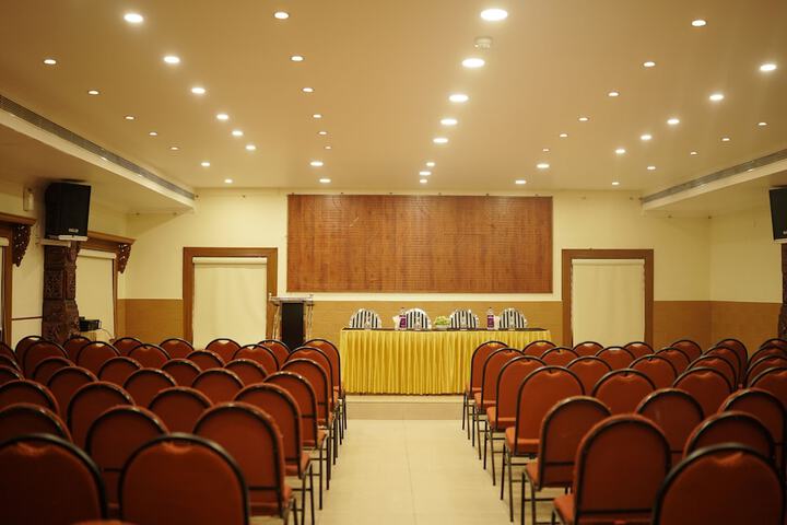 Ballroom/Hall 15 of 18