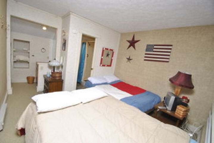 Room 4 of 11