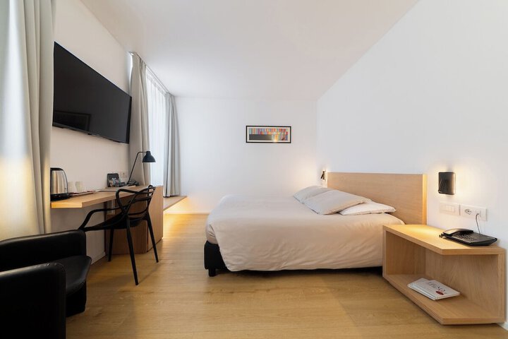 Room 45 of 146