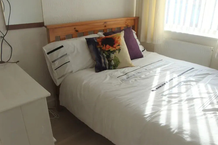 Room 2 of 18