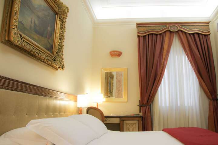 Room 18 of 107