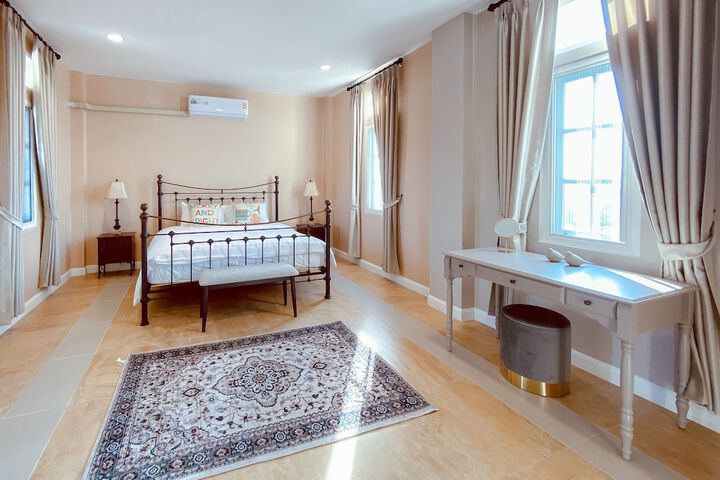 Room 32 of 137