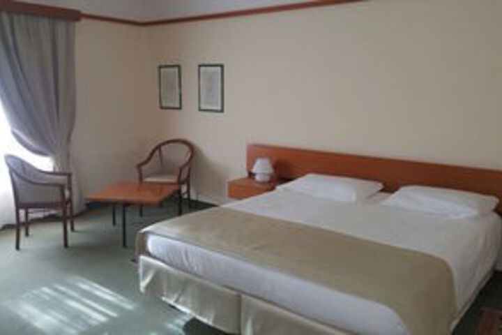 Room 10 of 19