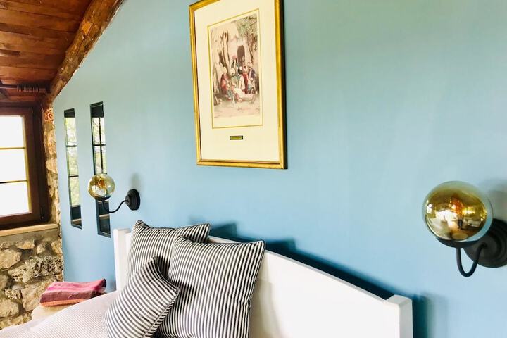 Room 5 of 62