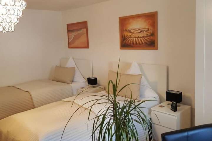 Room 10 of 144