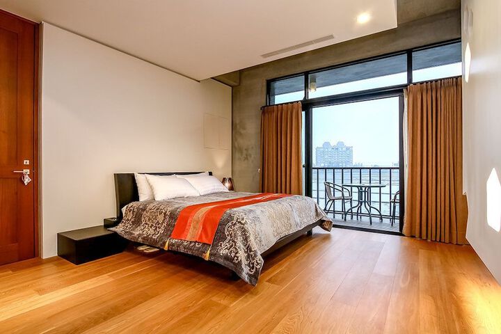 Room 4 of 43